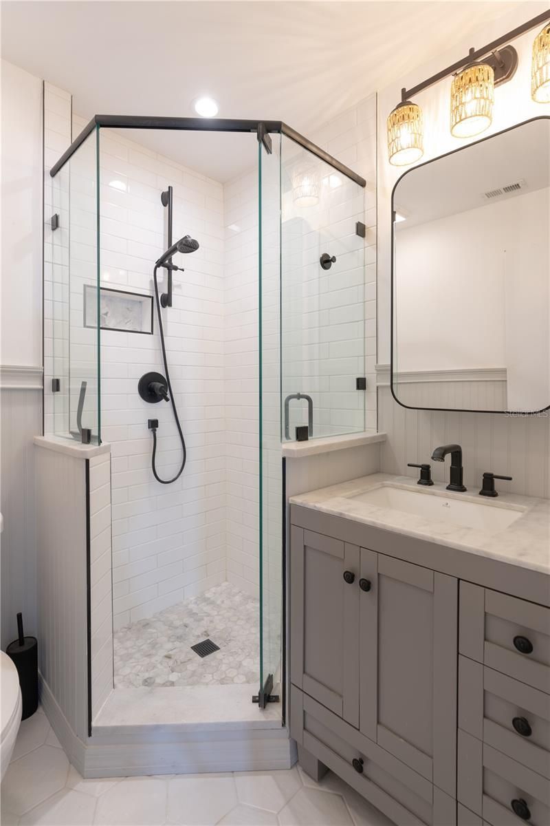 123 Seahorse Drive Se, Unit D, Saint Petersburg, FL 33705 Photo