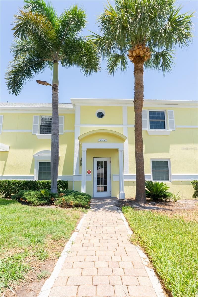 123 Seahorse Drive Se, Unit D, Saint Petersburg, FL 33705 Photo