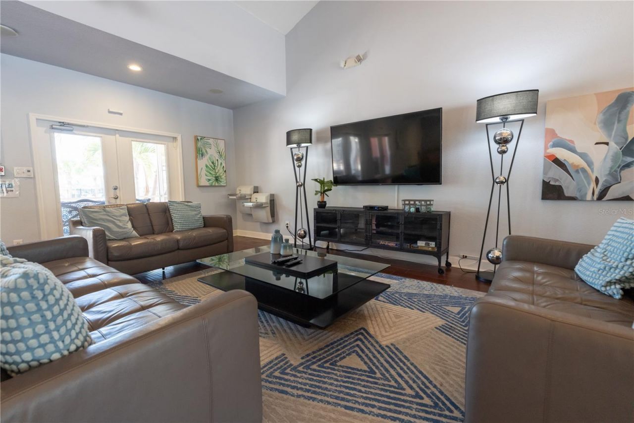 123 Seahorse Drive Se, Unit D, Saint Petersburg, FL 33705 Photo