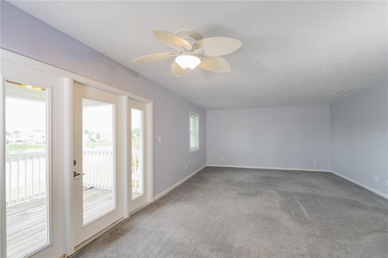 123 Seahorse Drive Se, Unit D, Saint Petersburg, FL 33705 Photo
