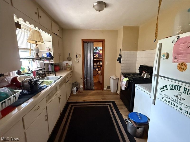 208 Oregon Avenue NW, Warren, OH 44485 Photo 3