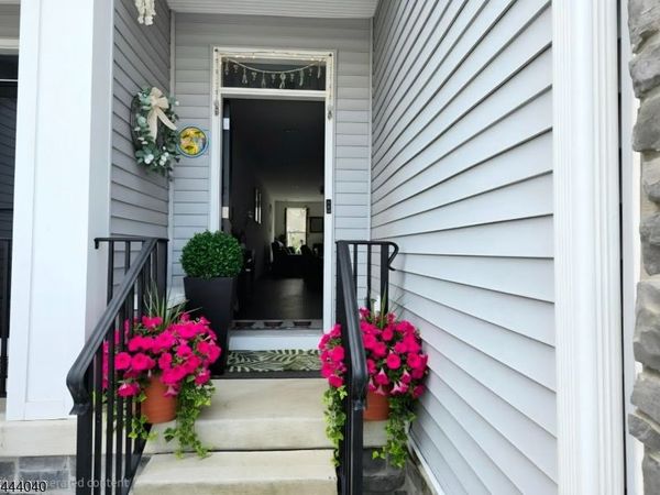 27 Wisteria Ct, Monroe, NJ 08831