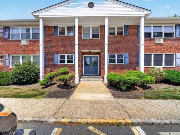 42 Woodedge Ave, Unit 8, Edison, NJ 08817