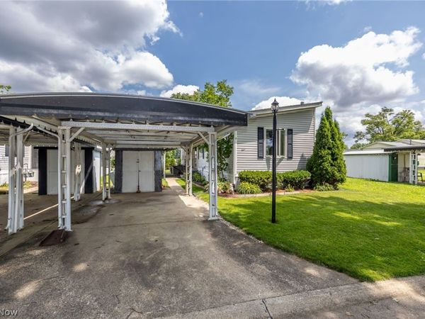 4 Village Park, Olmsted Twp, OH 44138
