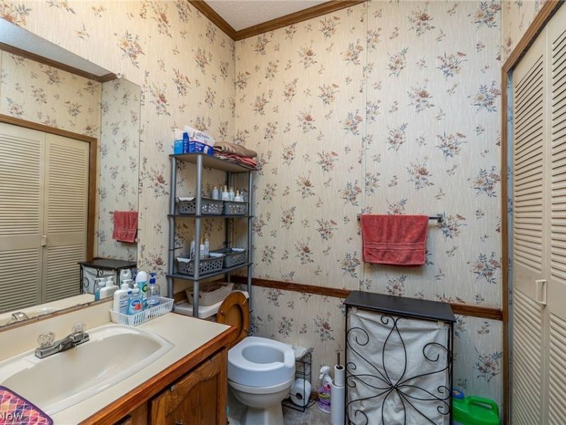 4 Village Park, Olmsted Township, OH 44138 Photo 17