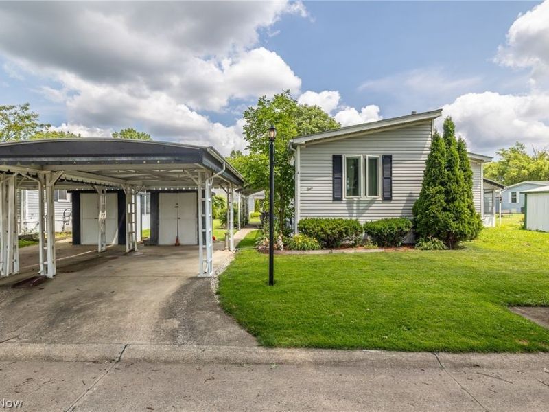 4 Village Park, Olmsted Township, OH 44138 Photo 2