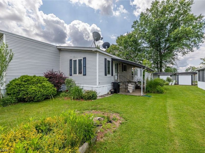 4 Village Park, Olmsted Township, OH 44138 Photo 3