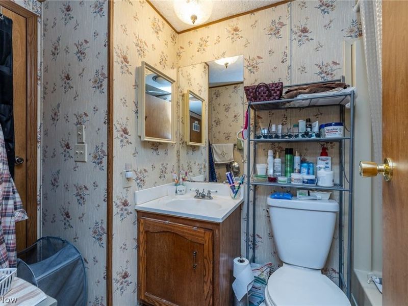4 Village Park, Olmsted Township, OH 44138 Photo 9