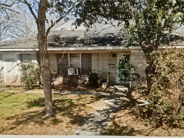 1702 Woodlawn Street , Victoria, TX 77901