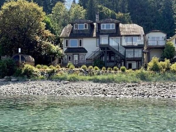 5696 Island Hwy S, Union Bay, BC V0R 3B0