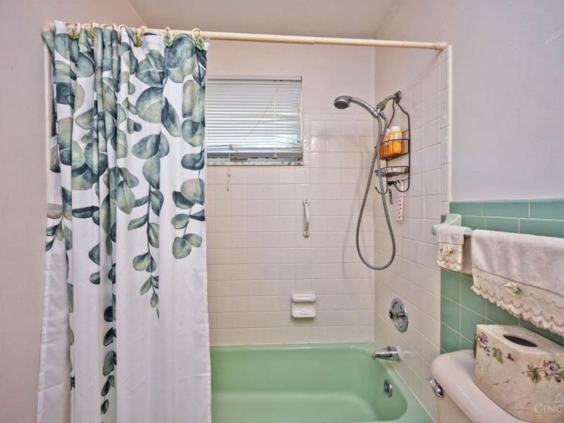 137 Bayham Drive, Greenhills, OH 45218 Photo 19