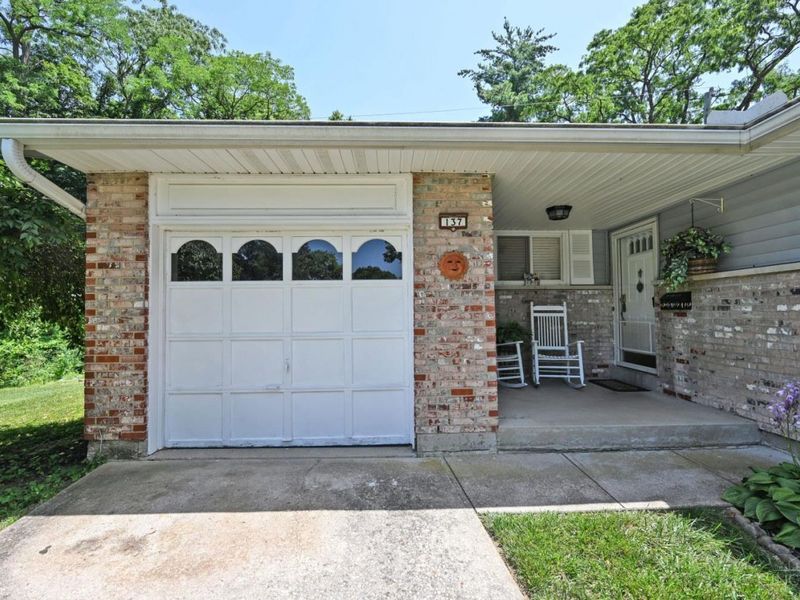 137 Bayham Drive, Greenhills, OH 45218 Photo 4