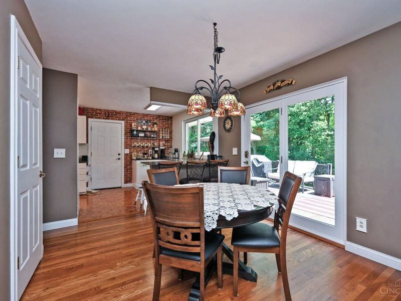 137 Bayham Drive, Greenhills, OH 45218 Photo 9