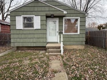 1210 Pinehurst Avenue, Flint, MI 48507