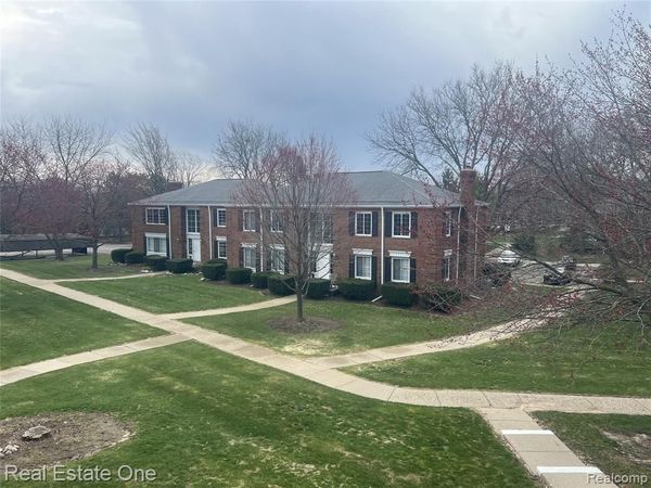 780 E Fox Hills Drive , Bloomfield Hills, MI 48304