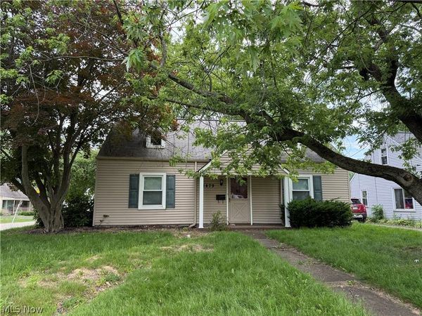 1479 Maplewood Street NE, Warren, OH 44483