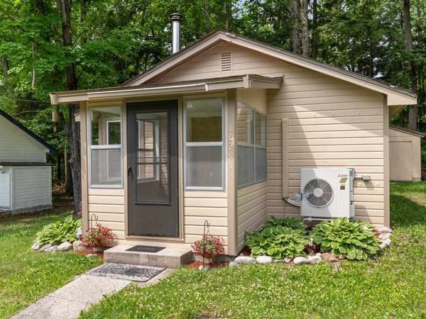 10295 Lakeview Road, Carp Lake, MI 49718