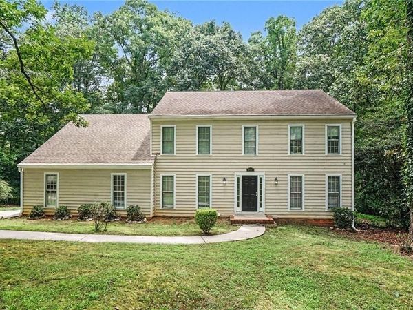3884 Hunting Ridge Drive SW, Lilburn, GA 30047