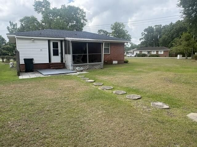 201 Clarine Drive Photo 4