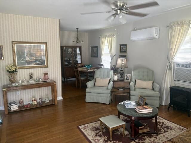201 Clarine Drive Photo 9