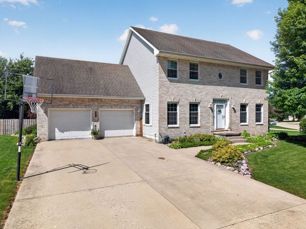 1101 Country Oak Drive , Ottawa, IL 61350
