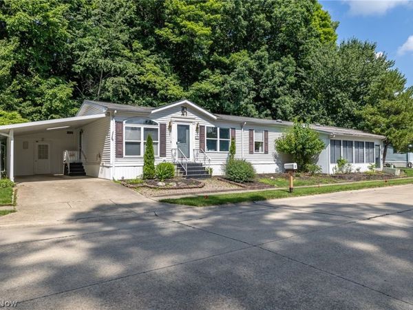 12 Jessica Lane, Olmsted Twp, OH 44138