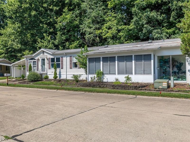 12 Jessica Lane, Olmsted Township, OH 44138 Photo 2