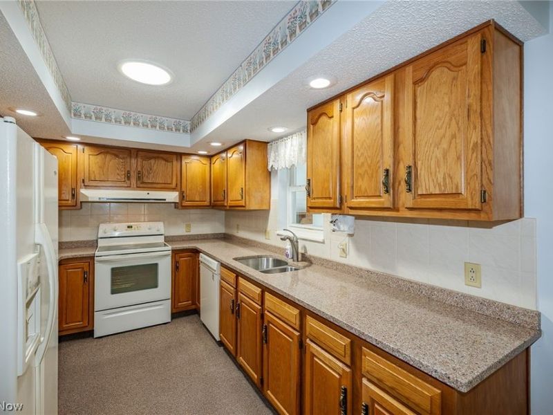 12 Jessica Lane, Olmsted Township, OH 44138 Photo 21