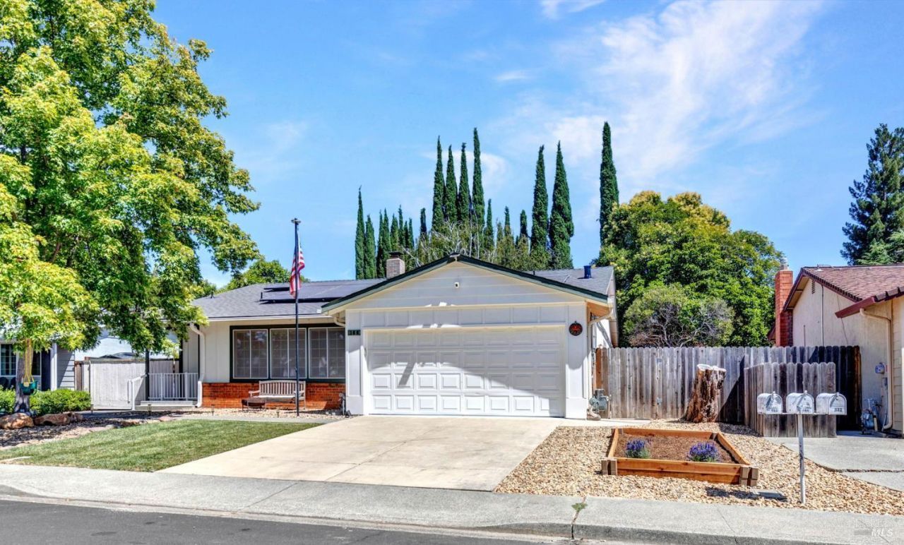 166 Carmel Court, Vacaville, CA 95688 Main Photo
