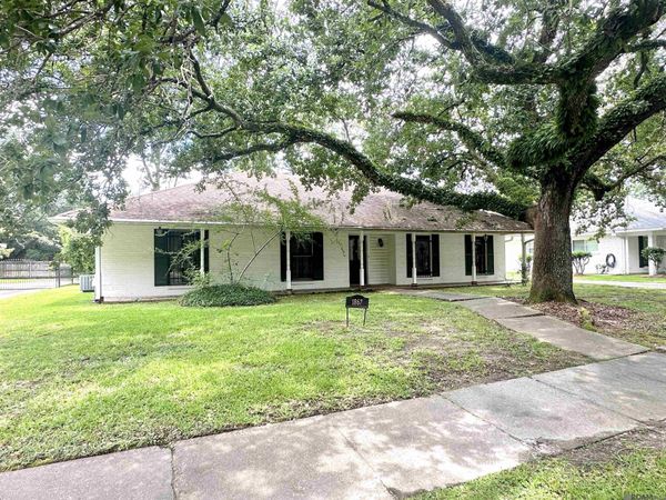 1867 Shawn Dr, Baton Rouge, LA 70806