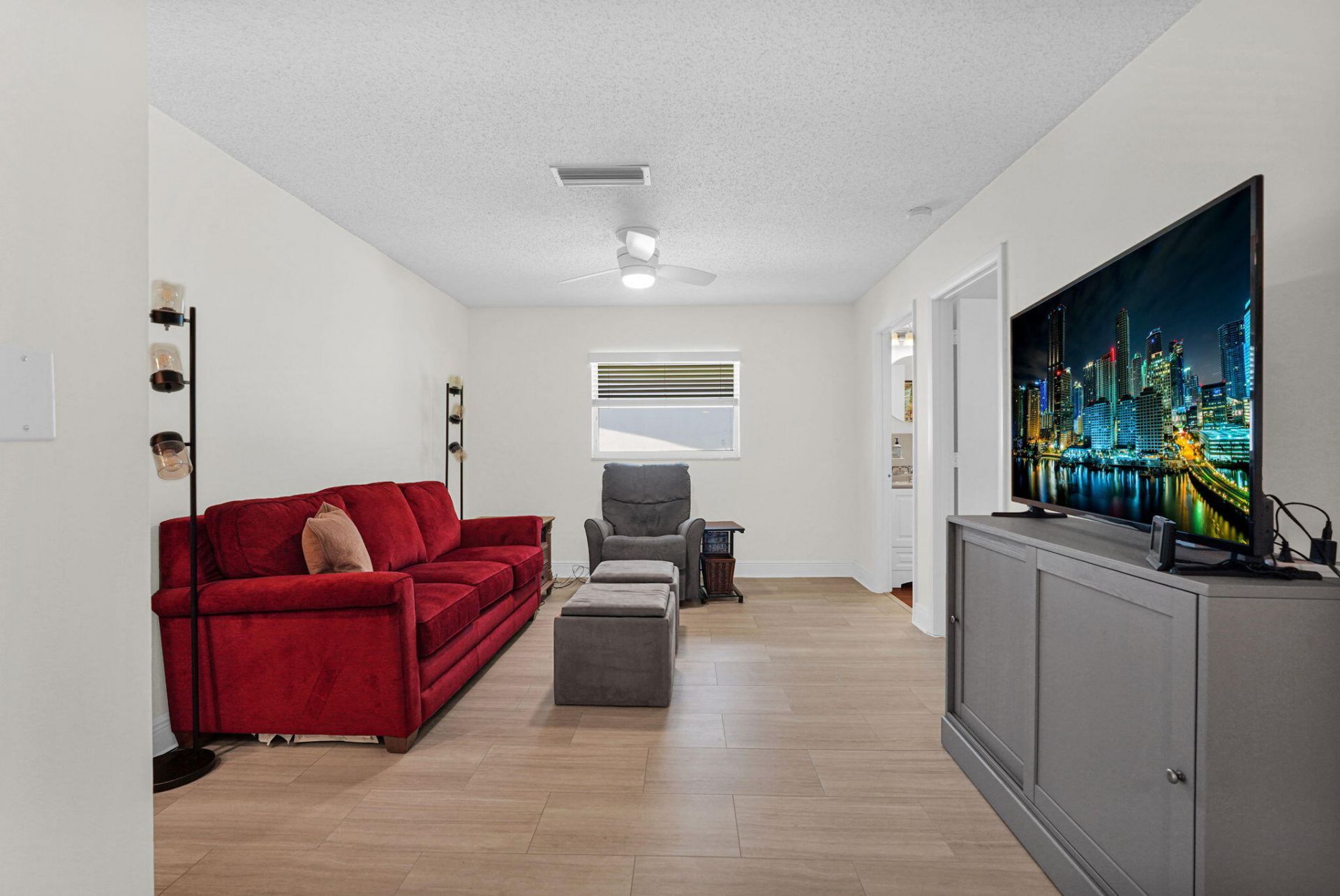 1050 NW 73rd Terrace, Margate, FL 33063 Photo