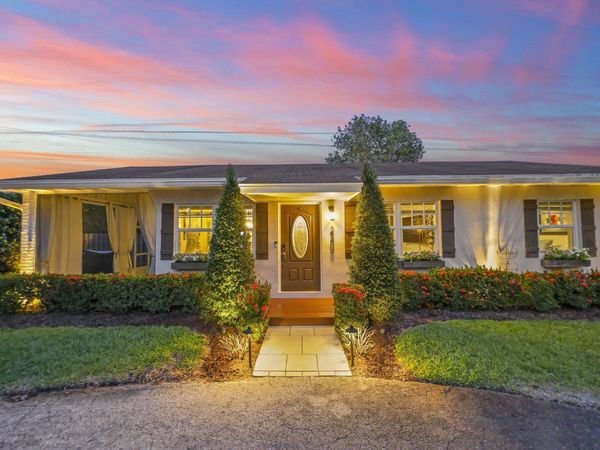 2205 W Pineridge Court, Delray Beach, FL 33444