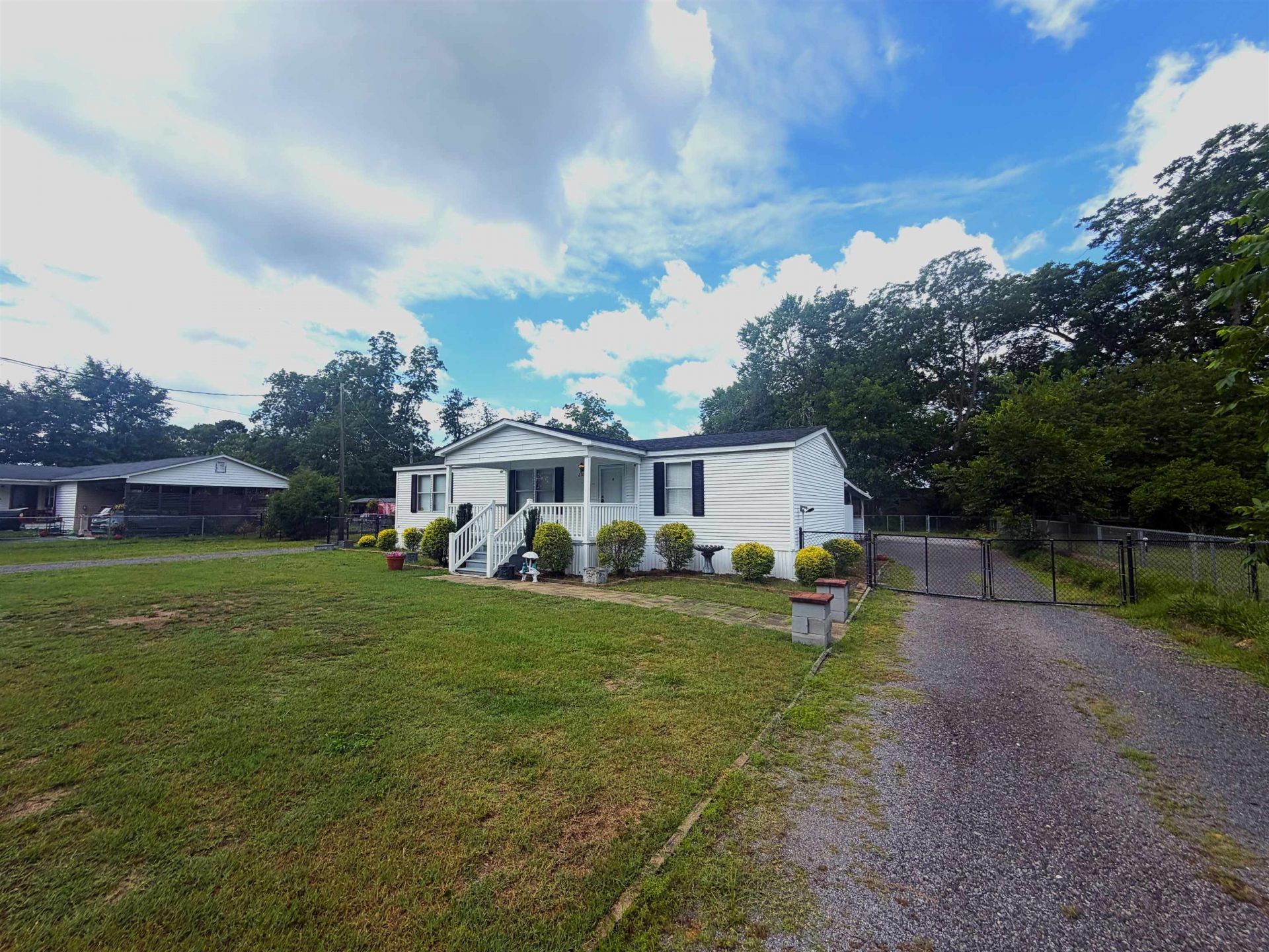 2109 N Church St.  Photo 28