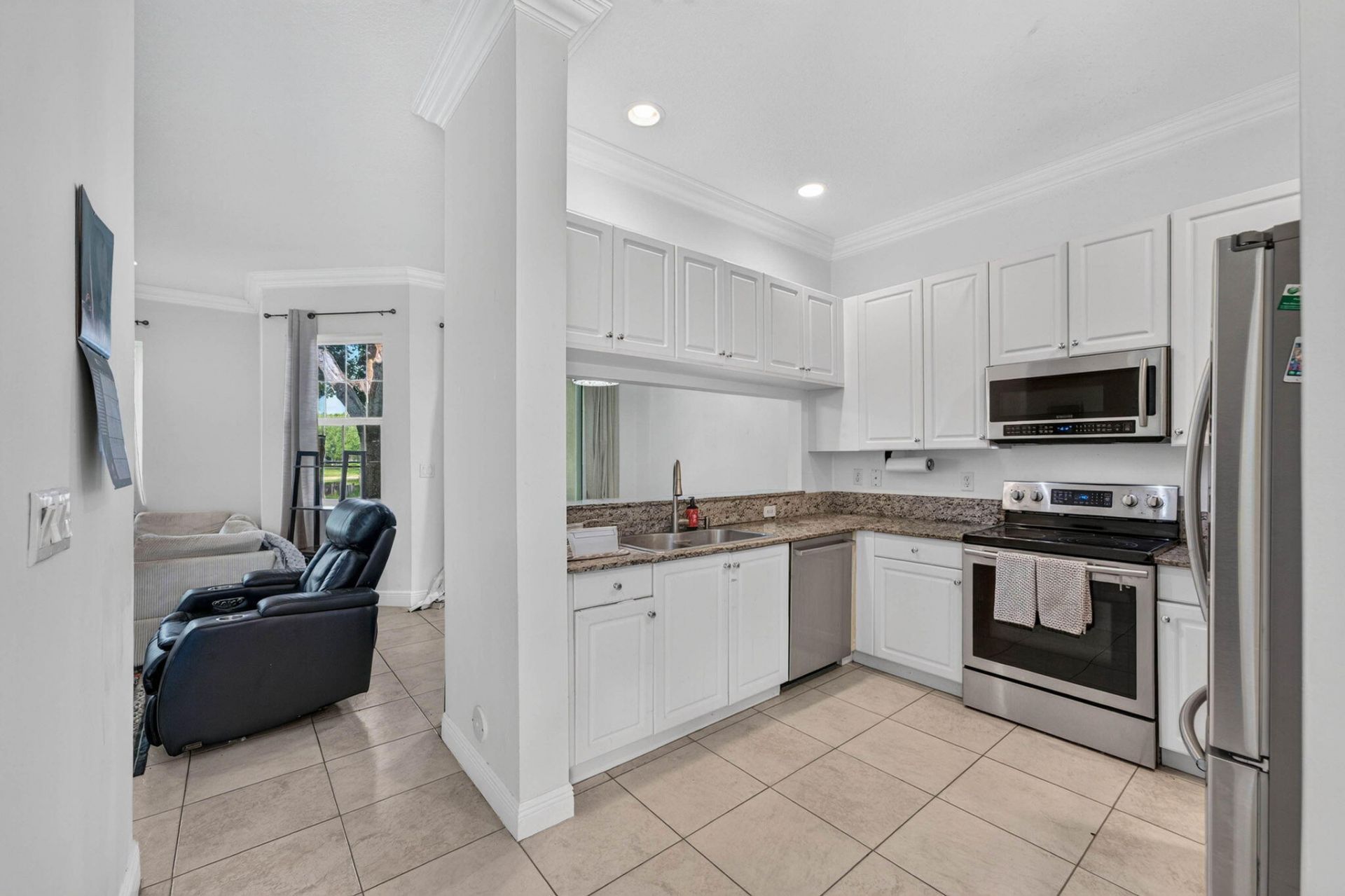 3355 Lakeside Drive, Davie, FL 33328 Photo