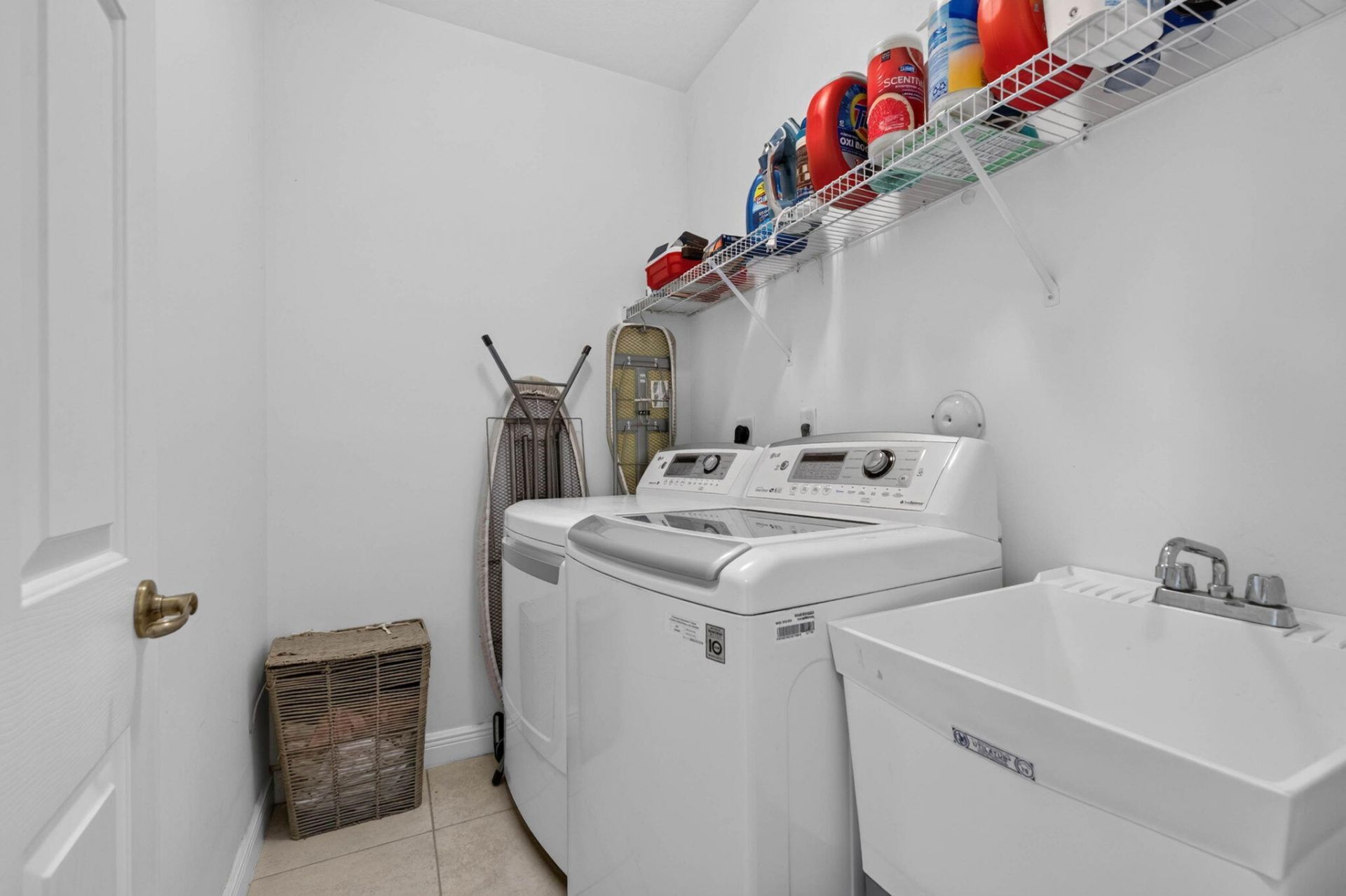 3355 Lakeside Drive, Davie, FL 33328 Photo