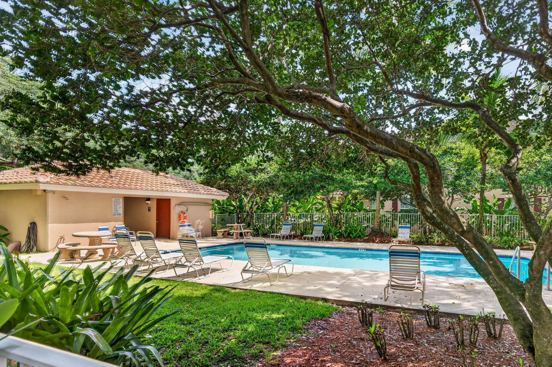 3355 Lakeside Drive, Davie, FL 33328 Photo