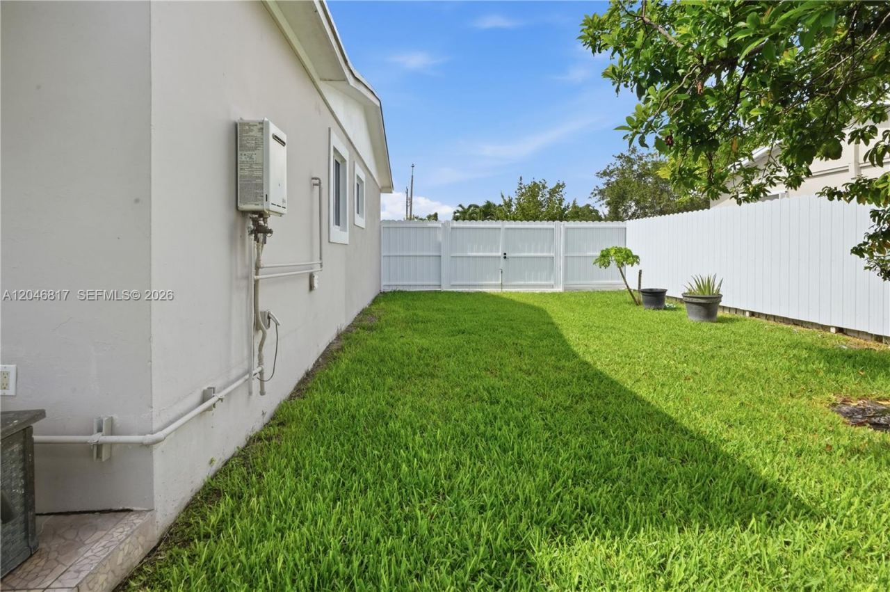 10451 SW 201st Ter, Cutler Bay, FL 33189 Photo