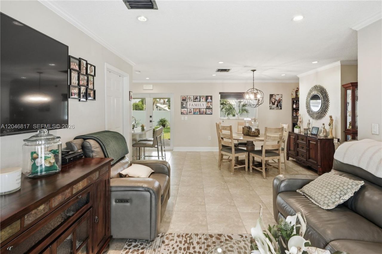 10451 SW 201st Ter, Cutler Bay, FL 33189 Photo