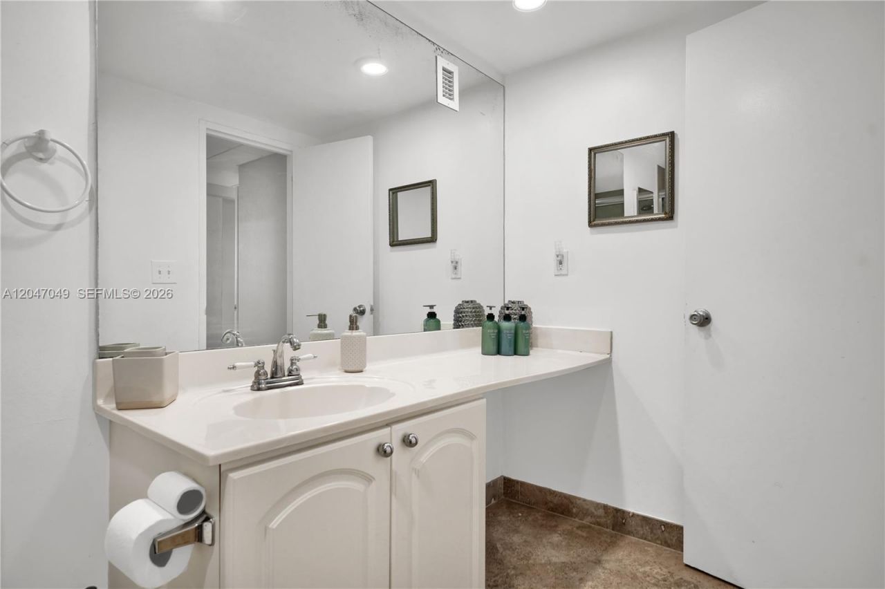 4001 S Ocean Dr , Unit 11M, Hollywood, FL 33019 Photo