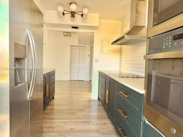 8201 Byron Ave, Unit 501, Miami Beach, FL 33141