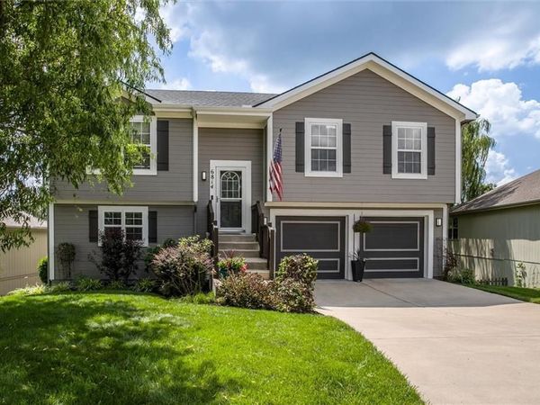 6814 N PONTIAC Avenue, Kansas City, MO 64151