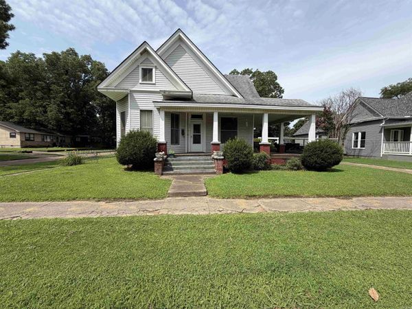 422 S 7th Street, Van Buren, AR 72956