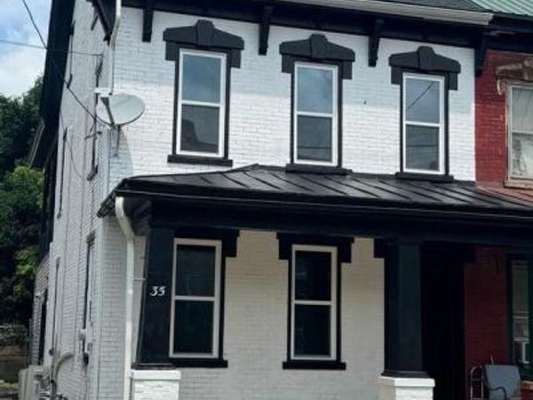 35 W MAIN STREET, NEWMANSTOWN, PA 17073