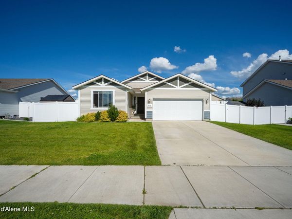 9852 N Berkshire St, Hayden, ID 83835