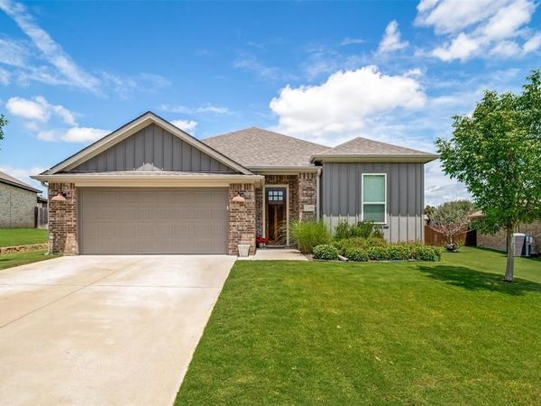 2108 Hill Crest Court, Weatherford, TX 76086