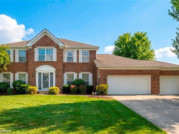 1273 Muchney Circle , Akron, OH 44312