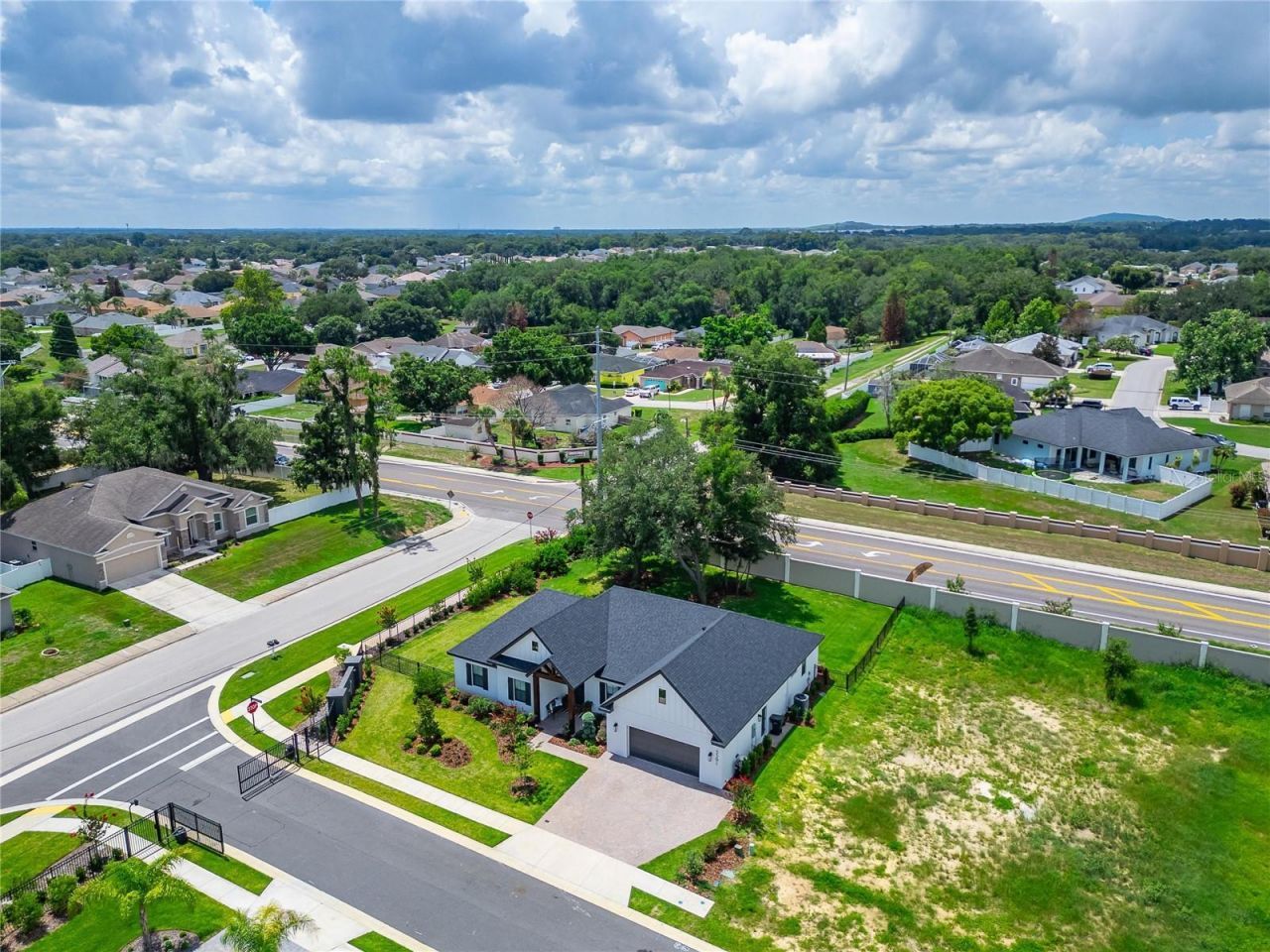 5391 Clubhouse Hills Lane , Lakeland, FL 33812 Photo
