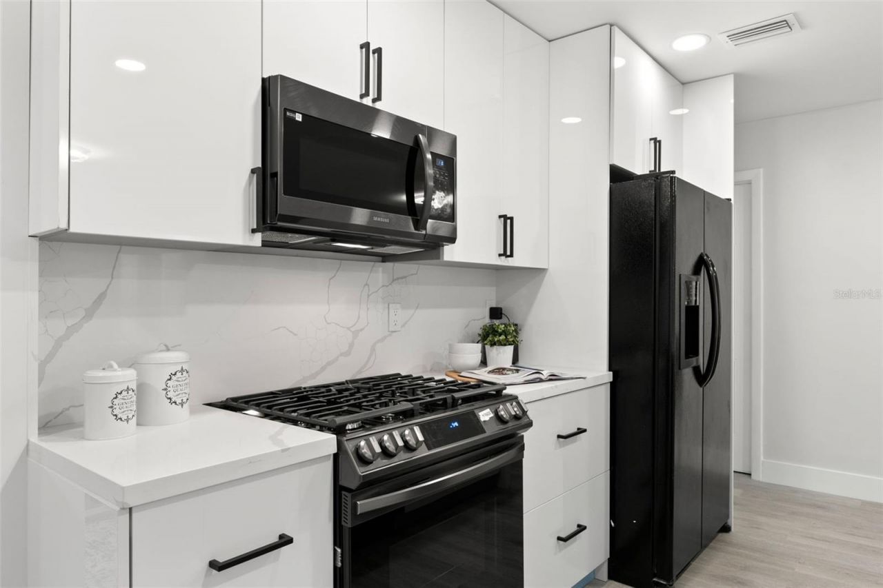5931 Denver Street Ne, Saint Petersburg, FL 33703 Photo