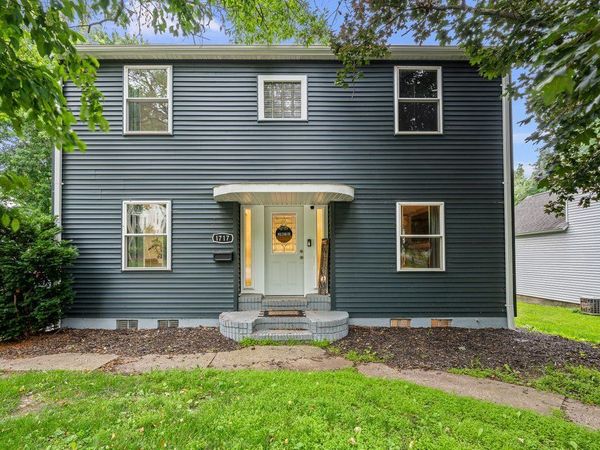 1717 N 3rd Street , Clinton, IA 52732