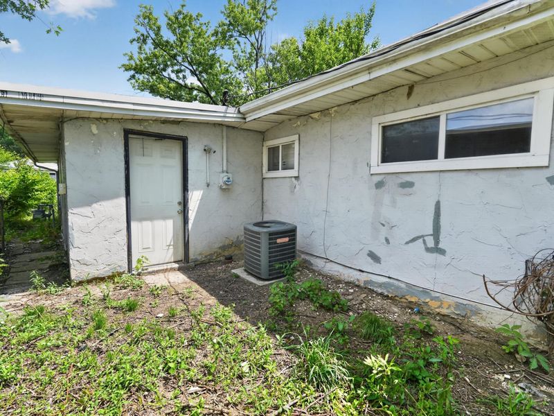 1823 E Blake Avenue , Columbus, OH 43219 Photo 17